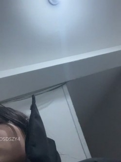 ️精神小妹【chunxiaoquqn】新晋精神小妹团播、几个年轻闺蜜一起下海赚钱 截图2