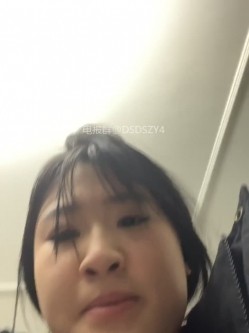 ️精神小妹【chunxiaoquqn】新晋精神小妹团播、几个年轻闺蜜一起下海赚钱 截图8
