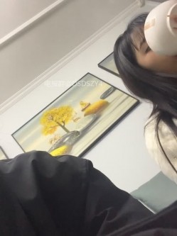 ️精神小妹【chunxiaoquqn】新晋精神小妹团播、几个年轻闺蜜一起下海赚钱 截图15
