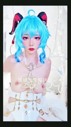 【超美高端 ️罕见露脸露点】极品Cos爆机少女【喵小吉】年终新作《双子:最强冰雪组合》原神花嫁 甘雨优菈 超清4K原档 截图12
