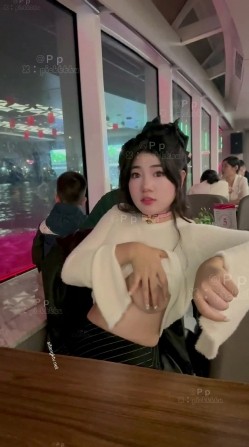微胖广州X女神-pickkku-超大胆露出尝试,飞机上、艺术馆路人边上露奶 截图9
