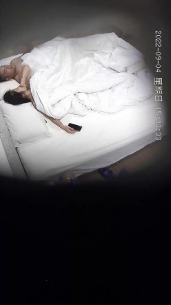 最新流出乐橙酒店偷拍 ️神似章泽天的妹子貌似发现了镜头藐视的眼神 截图6