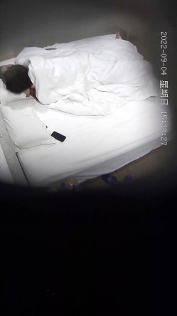 最新流出乐橙酒店偷拍 ️神似章泽天的妹子貌似发现了镜头藐视的眼神 截图7