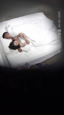 最新流出乐橙酒店偷拍 ️神似章泽天的妹子貌似发现了镜头藐视的眼神 截图10