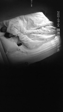 最新流出乐橙酒店偷拍 ️神似章泽天的妹子貌似发现了镜头藐视的眼神 截图13