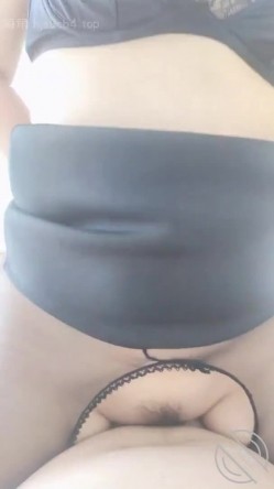 【海角 ️通奸大神】善良的小嫂子 爆裂黑丝究极诱惑 超淫翘臀露出饱满蜜穴 无套爆肏嫂子内射 蜜汁淫荡溢出 截图12