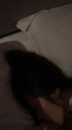 少妇被情人灌醉后出卖,四指头塞逼.脚拇指塞菊,和朋友一起玩! 截图9