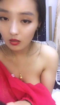 辣妈人妻的性福生活，全程露脸哺乳期的女人奶子就是大，自己吃奶道具插逼表情好淫荡，叫声骚骚逼特写，瞬间秒硬了 截图1