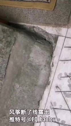 ️极限露出天花板，反差婊【风筝断了线】推特福利，中医理疗按摩院露出勾引，被催情按摩抠逼 截图2