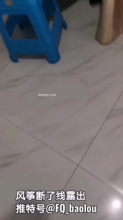 ️极限露出天花板，反差婊【风筝断了线】推特福利，中医理疗按摩院露出勾引，被催情按摩抠逼 截图10
