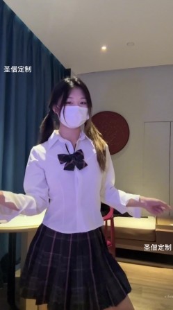 萌妹福利姬超纯反差裸舞土豪定制，动感热舞掰穴顶B起飞了 截图1