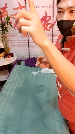极限诱惑 ️【寂寞小骚狐狸】泰式SPA按摩~给女客户下春药啪啪 ️操作666！ 截图10