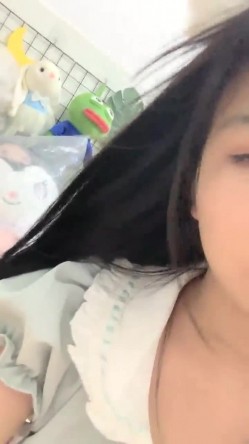 在校女大学生，【波波涩涩】，这个岁数看起来好小，含苞待放的小花骨朵，青涩，少女的逼无需多言，美爆了 截图3