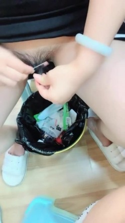 周导玩的妹子都是高端极品 模特身材自己剃毛，用专业设备细化毛孔 截图10