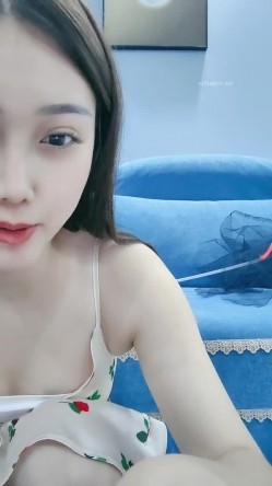 新人~学妹暑期兼职！【美少女圆】颜值明星一样~下海了，这腰线，大白臀，看的人秒硬，想插入进去爽一下 截图8