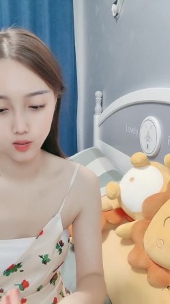 新人~学妹暑期兼职！【美少女圆】颜值明星一样~下海了，这腰线，大白臀，看的人秒硬，想插入进去爽一下 截图15