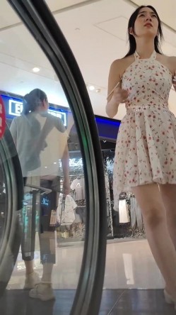 精品推荐 步行街拍抄底大神『KXCD』系列合集第10季20V 专挑年轻好看质量高的小姐姐 截图12