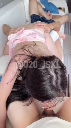 广州绿帽夫妻，【及时行乐】线下淫乱付费福利，阳台前啪啪，前后夹击极品少妇！ 截图8