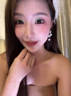 ST开票 人气女神【nidekikibabe】教室 楼梯口 新娘 小狗 美女白领 各种角色扮演要 ️爆菊 喷水 截图3