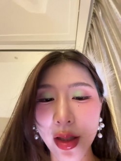 ST开票 人气女神【nidekikibabe】教室 楼梯口 新娘 小狗 美女白领 各种角色扮演要 ️爆菊 喷水 截图13