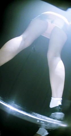 夜总会酒吧女厕后拍各种黑丝高跟 美女如云 黄毛妹子月经流量大屁股染成了大红桃 截图5