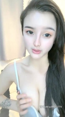高颜值白皙妹子【童颜巨乳】大黑牛震动肥逼，头部插入震动呻吟非常诱人 截图2