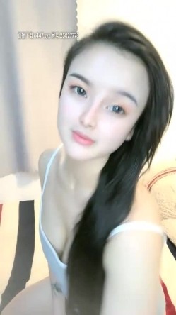高颜值白皙妹子【童颜巨乳】大黑牛震动肥逼，头部插入震动呻吟非常诱人 截图9