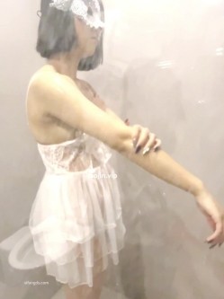 【少女时代】，19岁无毛少女，终于被摄影师操了射B里，极品美乳，纯天然，手感一流近距离特写 截图11