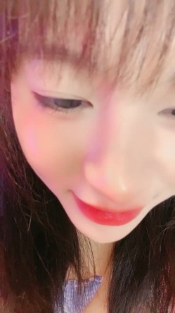 软绵绵的乖巧妹子，露脸白丝情趣装诱惑狼友，掰着逼逼给狼友看，揉着小奶子跳蛋自慰呻吟，表情好骚精彩 截图8