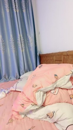 软绵绵的乖巧妹子，露脸白丝情趣装诱惑狼友，掰着逼逼给狼友看，揉着小奶子跳蛋自慰呻吟，表情好骚精彩 截图15