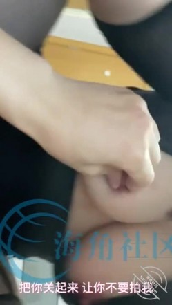 海角社区泡良大神野兽绅士 约炮极品少妇人妻的黑丝旗袍诱惑，边接电话边被操，口爆射到喉咙最深处 截图13