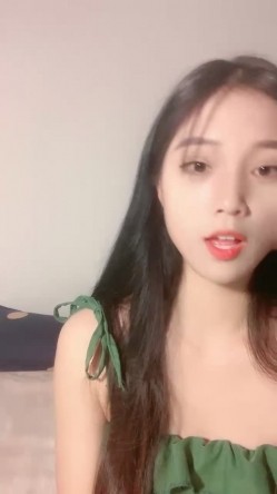 大学甜美学妹！近期下海性格活泼！收费房小秀一波，撩起衣服贫乳，骚穴特写，翘起屁股摇摆 截图5