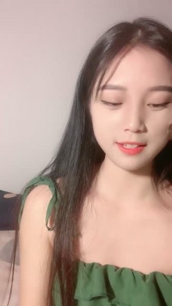 大学甜美学妹！近期下海性格活泼！收费房小秀一波，撩起衣服贫乳，骚穴特写，翘起屁股摇摆 截图7
