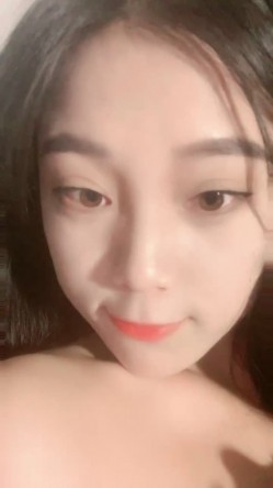 大学甜美学妹！近期下海性格活泼！收费房小秀一波，撩起衣服贫乳，骚穴特写，翘起屁股摇摆 截图9
