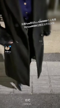 探妻Azu肉臀果儿 当看着自己曾经敬重的老师 在胯下吃着自己的大鸡巴 主动吞精那一刻 人生就算是值得了 截图1
