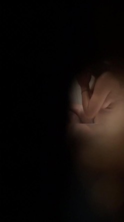 技术控缝隙洞中偷拍暗恋三年的女神洗澡，奶子太诱人了，好几次都想冲进去把她奸了 截图3