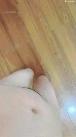 她有着9分超高颜值仙女级别的脸蛋儿，要命的是那9头身段大长腿170CM身高，更要命的是她下海了 截图3