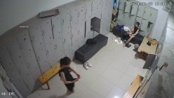 舞蹈班《监控破解》偷拍多位美女学员后台换衣服 截图15