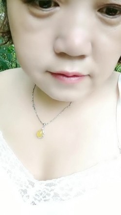 骚熟女户外公园真实勾搭小哥激情啪啪，逼里塞着跳蛋漏出奶子勾搭小哥，口交大鸡巴让小哥吃奶玩逼，激情车震 截图8