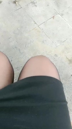 骚熟女户外公园真实勾搭小哥激情啪啪，逼里塞着跳蛋漏出奶子勾搭小哥，口交大鸡巴让小哥吃奶玩逼，激情车震 截图11