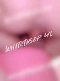 露脸才是王道！极品反差小浪女【白虎_YL】大胆私拍闹市人前露出口塞淫靡打炮调教样样齐全 截图7