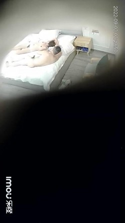 最新流出酒店偷拍 ️小哥半夜捡尸醉酒少妇嫂子开房大力得把她草醒 截图3