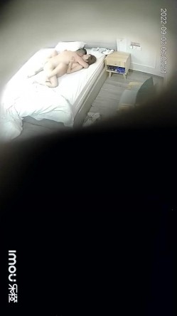 最新流出酒店偷拍 ️小哥半夜捡尸醉酒少妇嫂子开房大力得把她草醒 截图5