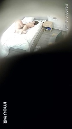 最新流出酒店偷拍 ️小哥半夜捡尸醉酒少妇嫂子开房大力得把她草醒 截图6