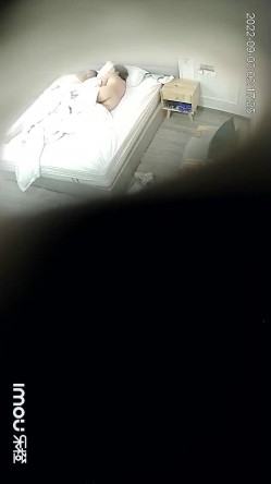 最新流出酒店偷拍 ️小哥半夜捡尸醉酒少妇嫂子开房大力得把她草醒 截图7