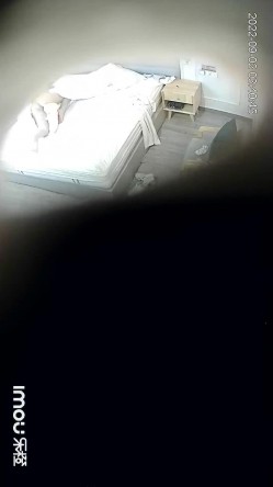 最新流出酒店偷拍 ️小哥半夜捡尸醉酒少妇嫂子开房大力得把她草醒 截图8