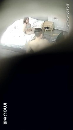 最新流出酒店偷拍 ️小哥半夜捡尸醉酒少妇嫂子开房大力得把她草醒 截图9