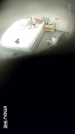 最新流出酒店偷拍 ️小哥半夜捡尸醉酒少妇嫂子开房大力得把她草醒 截图12