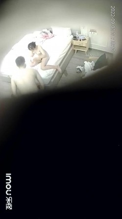 最新流出酒店偷拍 ️小哥半夜捡尸醉酒少妇嫂子开房大力得把她草醒 截图14