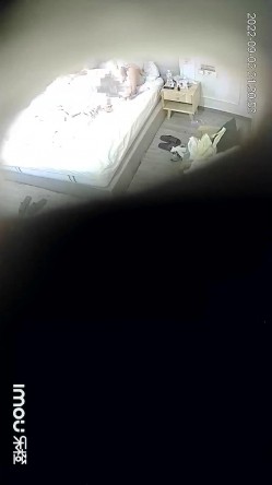 最新流出酒店偷拍 ️小哥半夜捡尸醉酒少妇嫂子开房大力得把她草醒 截图15